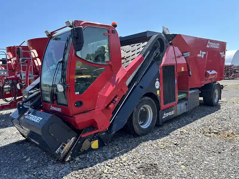 Gallery image 1 for 2024 Trioliet TRIOTRAC 2000VL TMR Mixer