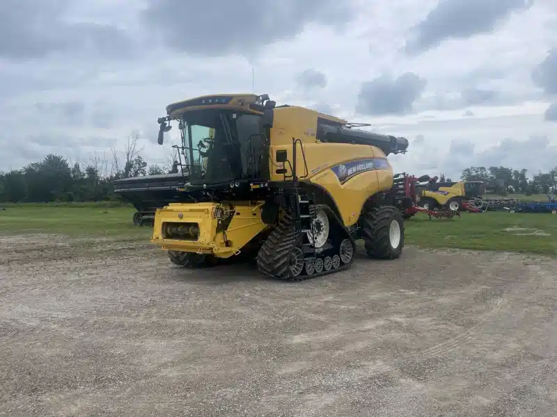 Gallery image 2 for 2022 New Holland CR10.90 Combine