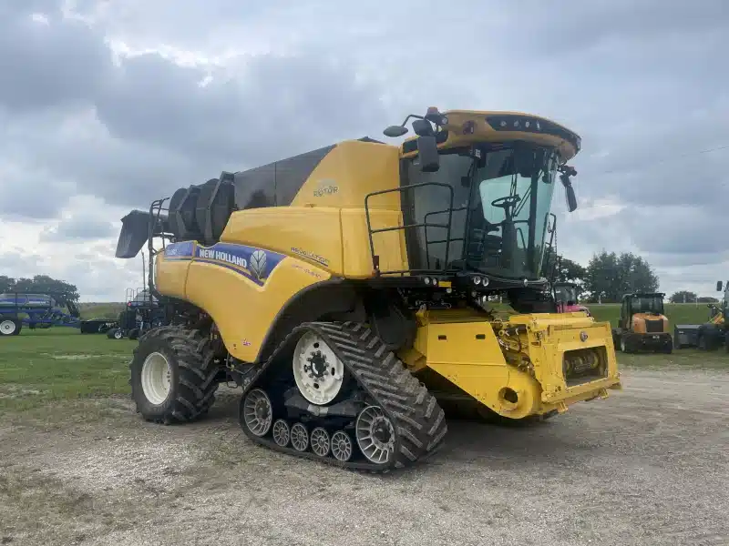 Gallery image 1 for 2022 New Holland CR10.90 Combine