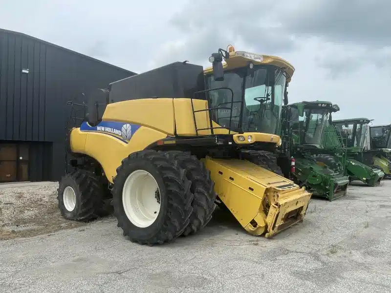 Gallery image 1 for 2013 New Holland CR6090 Combine