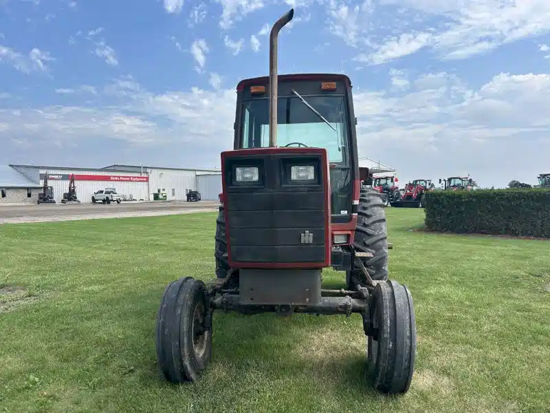 Photo de la Galerie 2 pour 1981 International 3288 Tracteur