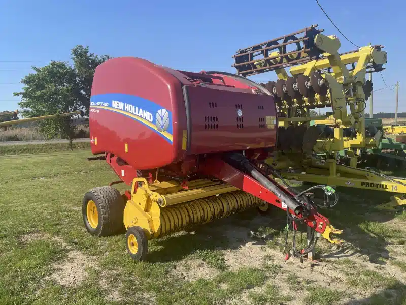 Gallery image 1 for 2016 New Holland ROLL-BELT 450 Round Baler