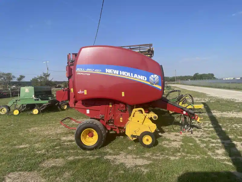 Gallery image 2 for 2016 New Holland ROLL-BELT 450 Round Baler
