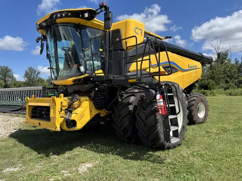 Gallery image 1 for 2026 New Holland CR10 WHEEL Combine