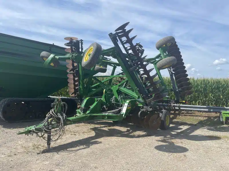 Gallery image 2 for 2013 John Deere 2623 Disc
