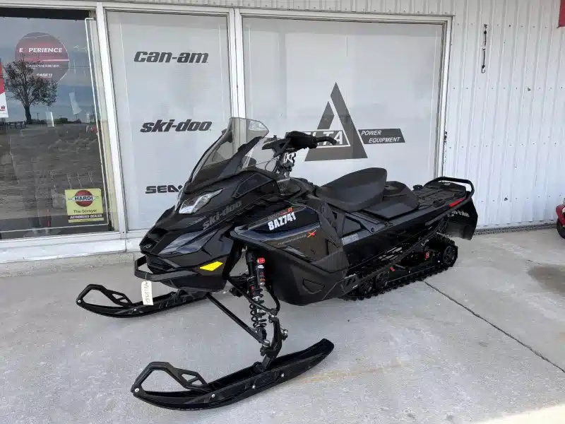 Gallery image 1 for 2025 Ski-Doo X 900 Snowmobile