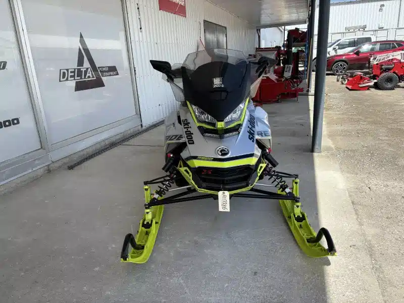 Gallery image 2 for 2018 Ski-Doo XRS 850 Snowmobile