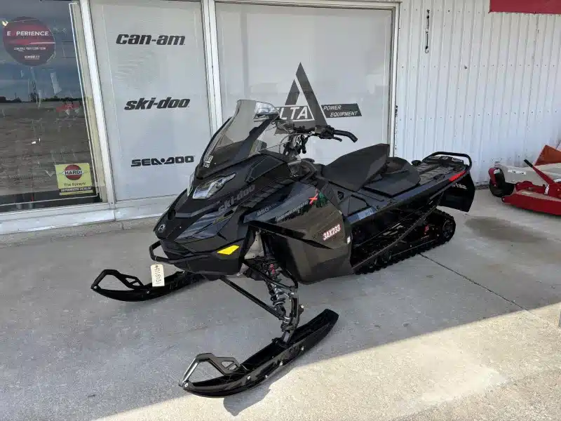 Photo de la Galerie 1 pour 2023 Ski-Doo RENEGADE X Motoneige
