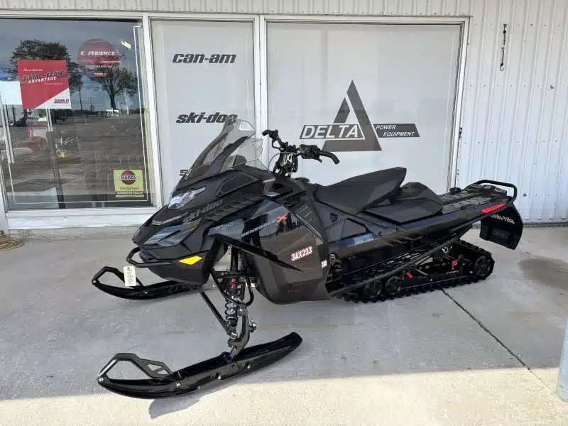 Photo de la Galerie 2 pour 2023 Ski-Doo RENEGADE X Motoneige