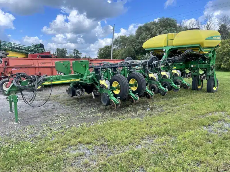Gallery image 1 for 2009 John Deere 1770NT Planter