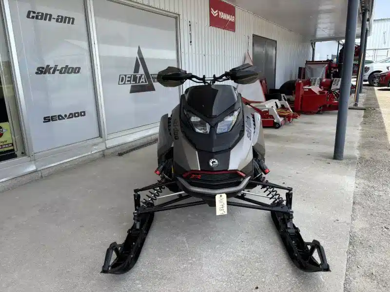 Photo de la Galerie 2 pour 2023 Ski-Doo XRS 850 Motoneige