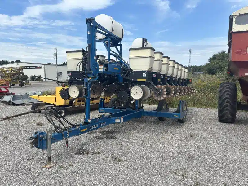 Gallery image 1 for 2006 Kinze 3500 Planter