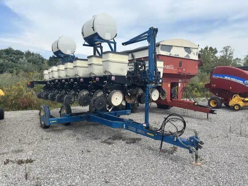 Gallery image 2 for 2006 Kinze 3500 Planter