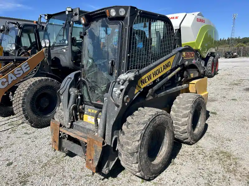 Photo de la Galerie 2 pour 2023 New Holland L320 chargeuse à direction à glissement
