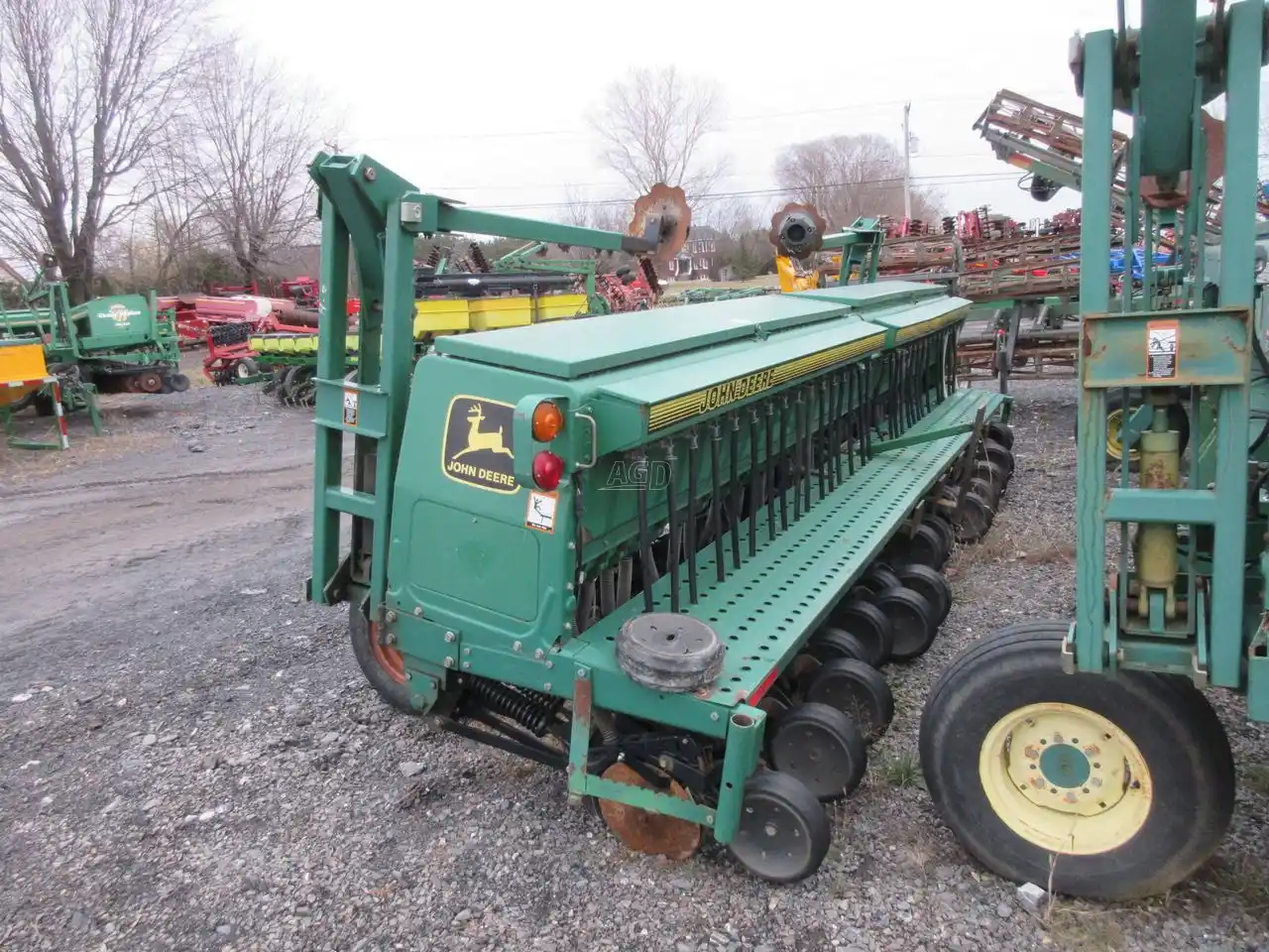 Gallery image 1 for Used John Deere 1520 Drill