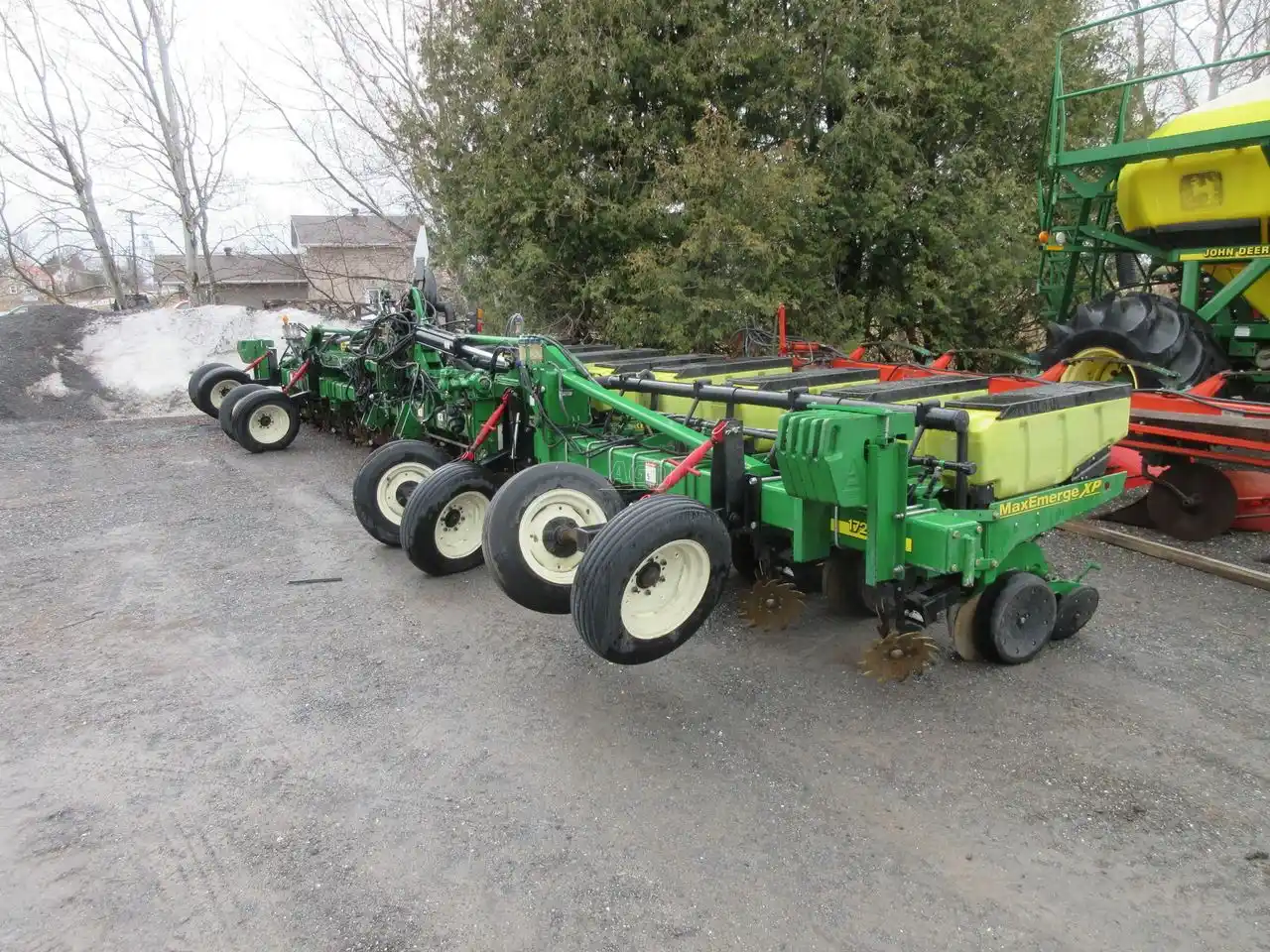 Gallery image 1 for Used John Deere 1720 Planter