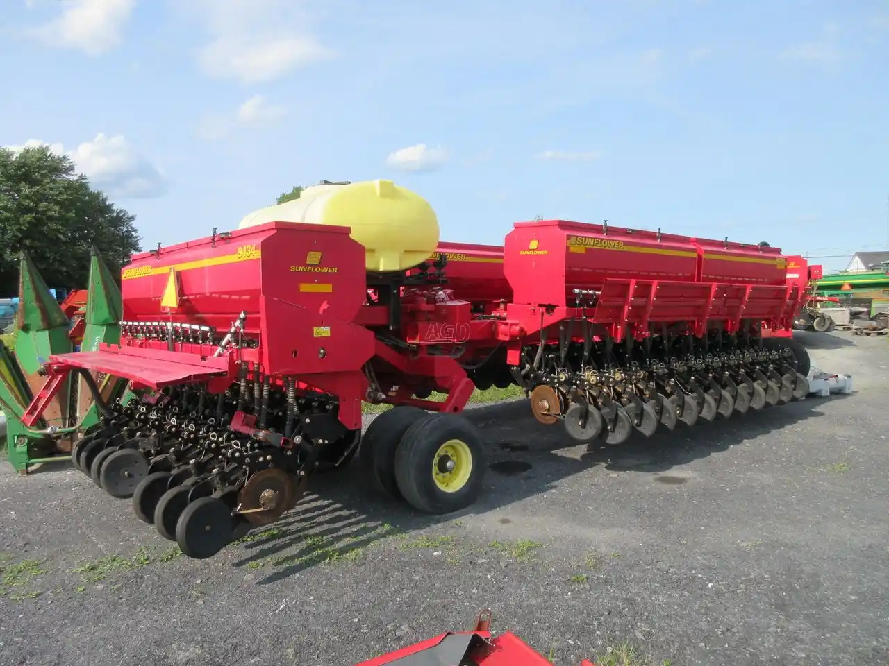 Gallery image 1 for Used Sunflower 9434 Drill