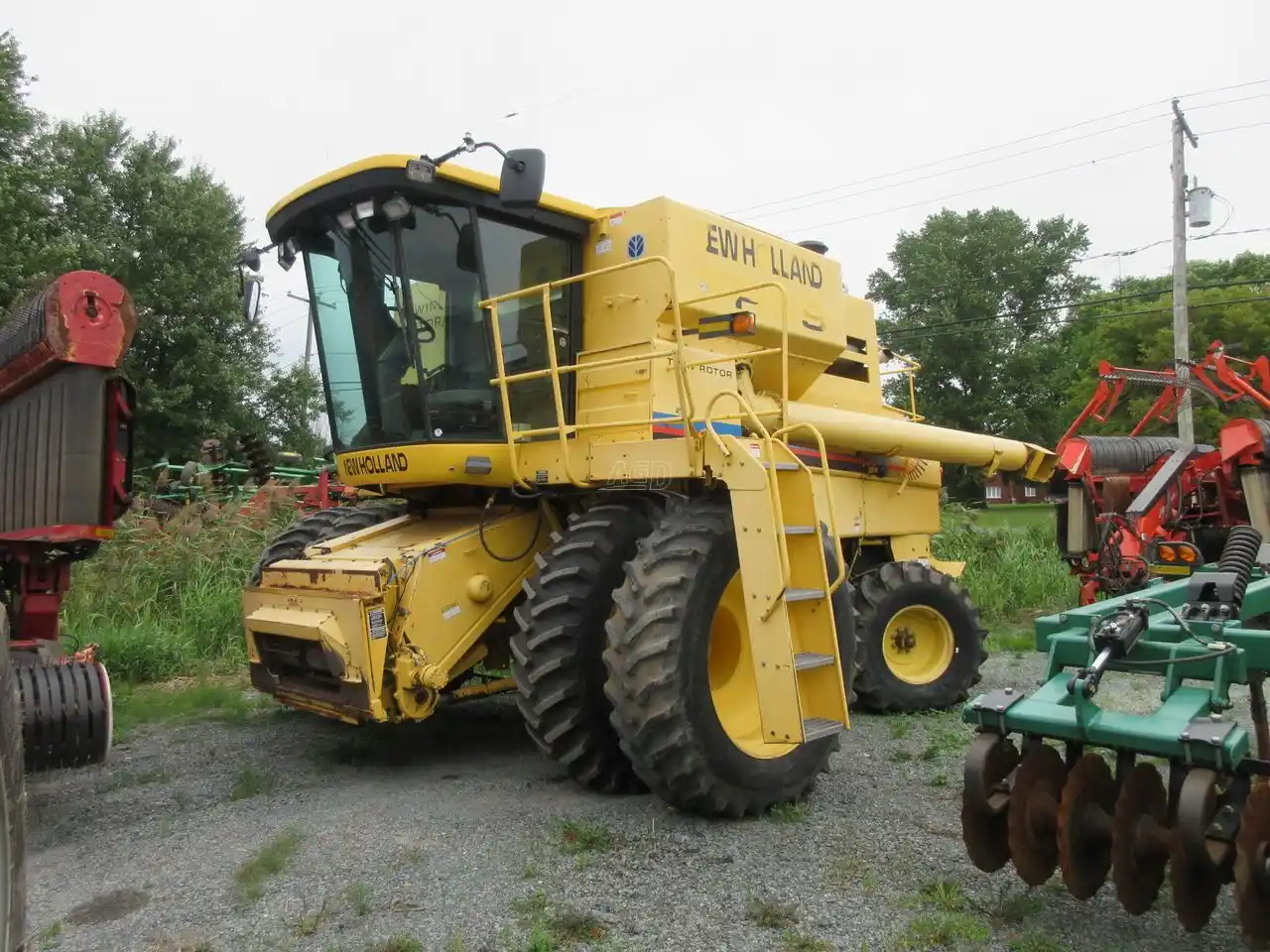 Gallery image 1 for 2001 New Holland TR99 Combine