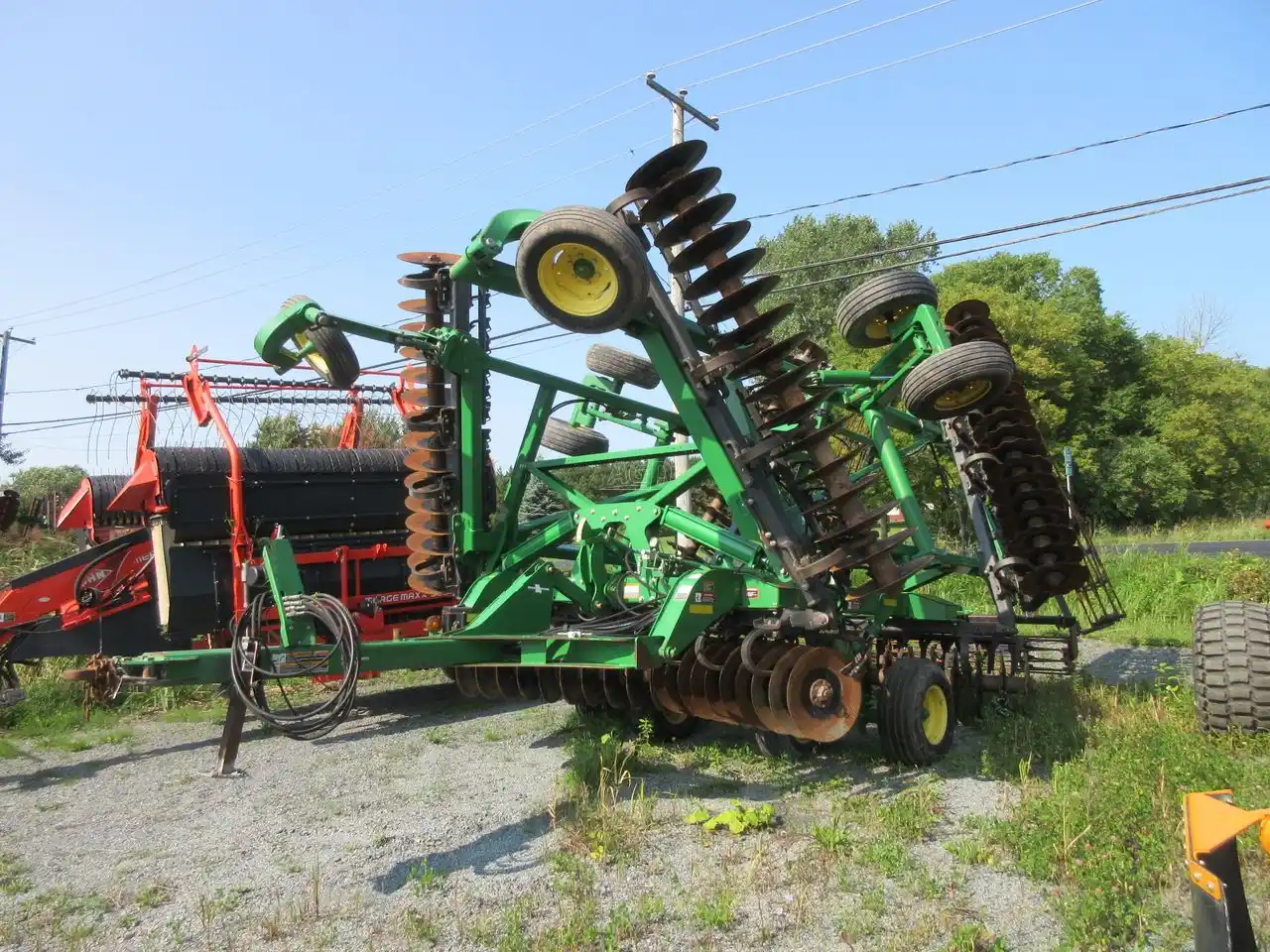 Gallery image 1 for Used 2013 John Deere 2623VT Vertical Tillage