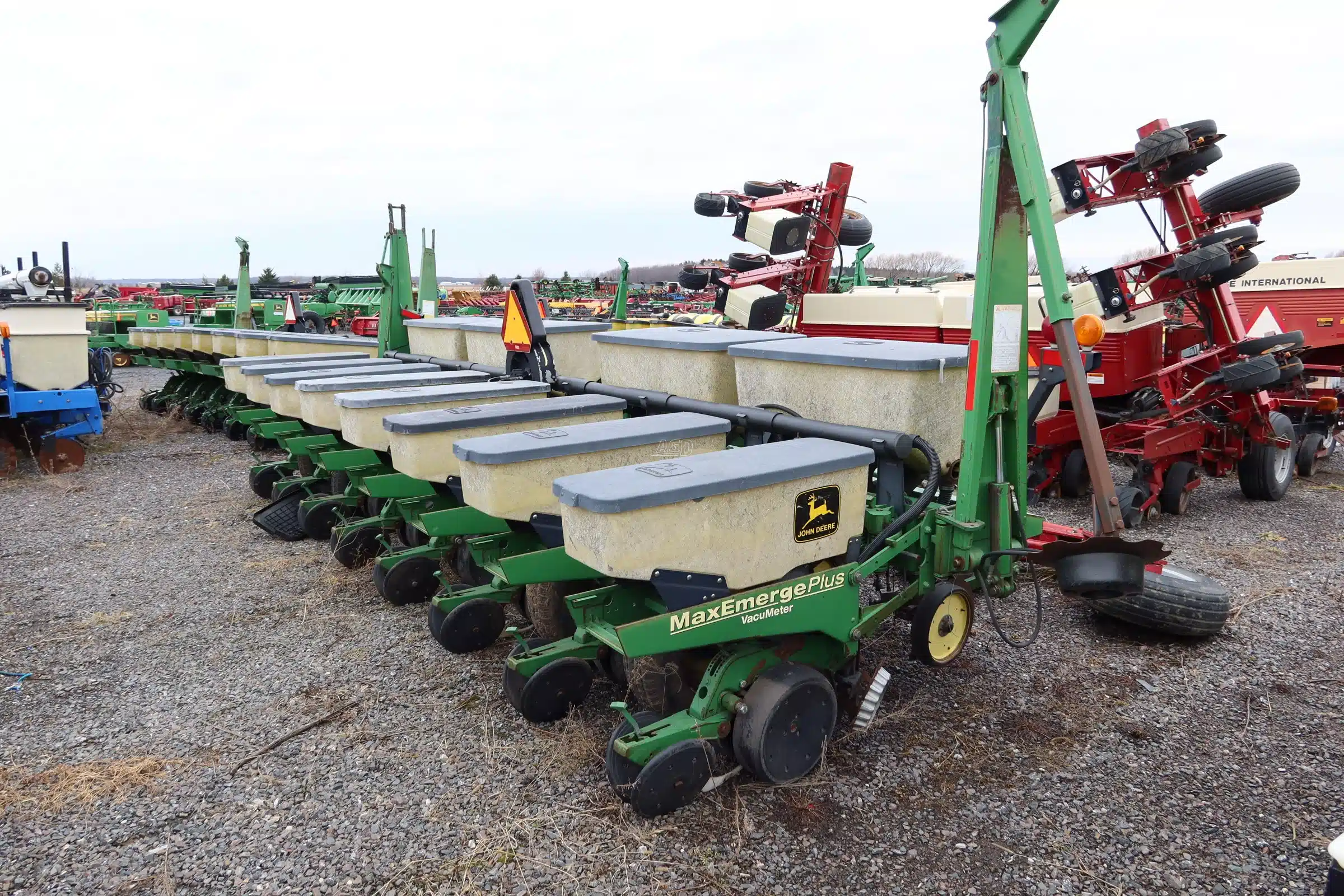 Gallery image 1 for Used John Deere 1750 Planter