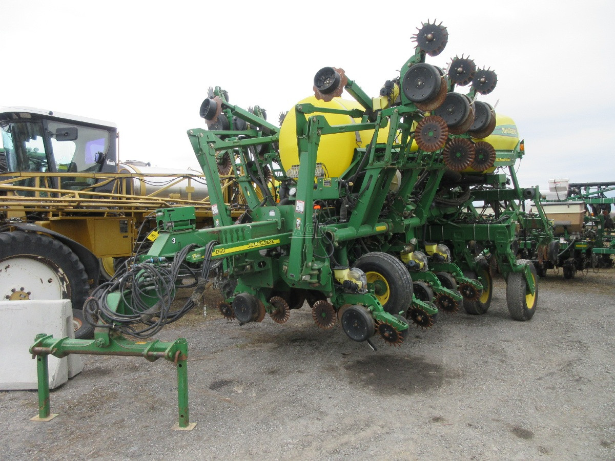 Gallery image 1 for Used 2014 John Deere 1790CCS Planter