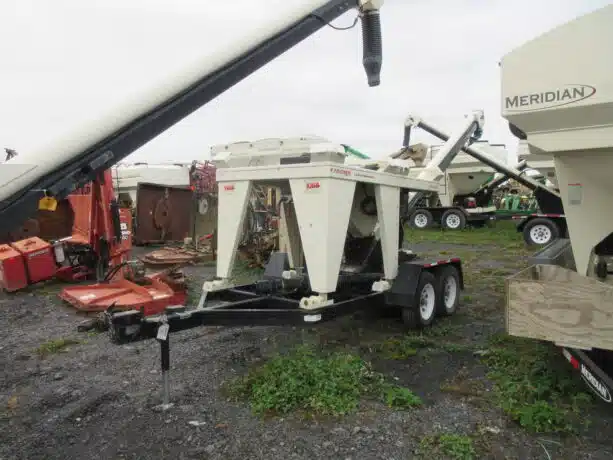 Gallery image 2 for 2012 Meridian 240RT Grain Cart