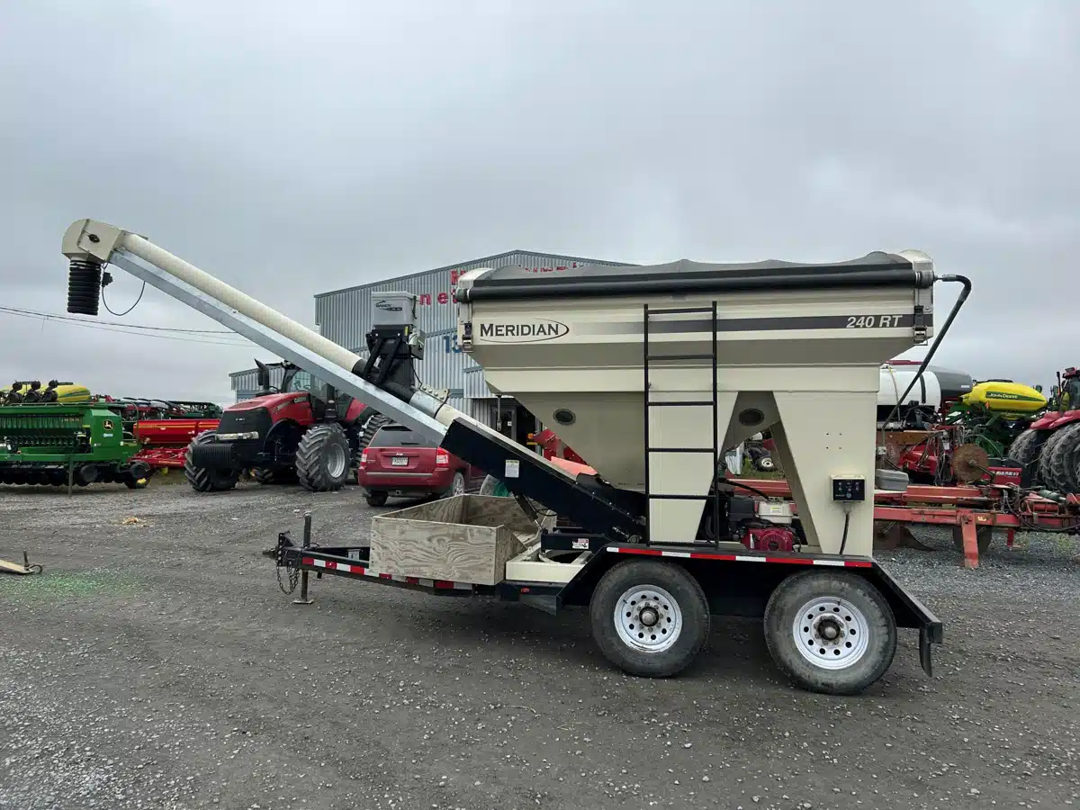 2012 Meridian 240RT Grain Cart