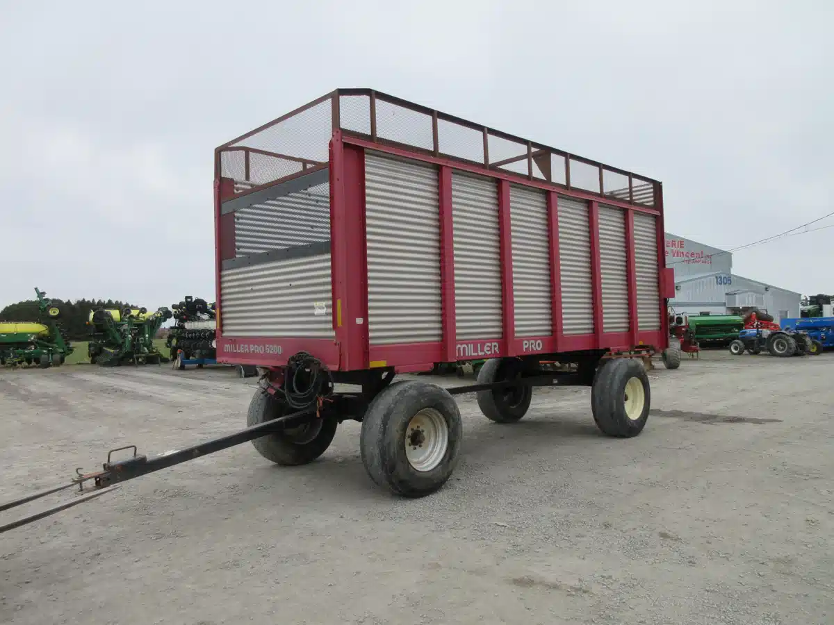 Miller Pro 5200 Grain Cart