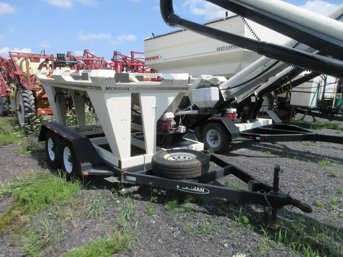 Meridian Titan 4SE Grain Cart