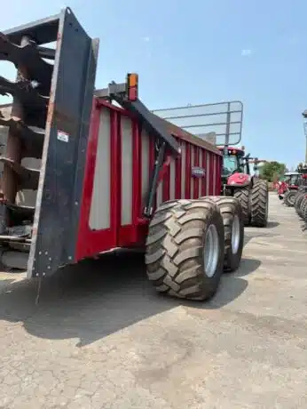 Gallery image 2 for Meyer Industrial 8720 Manure Spreader
