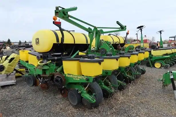 Photo de la Galerie 1 pour John Deere 1760 Planteur