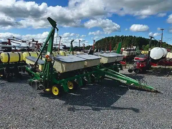Gallery image 2 for John Deere 1750 Planter