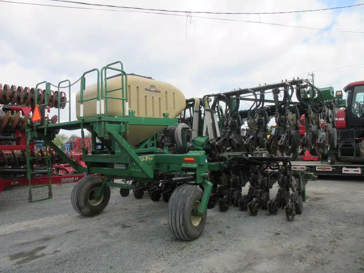 Photo de la Galerie 1 pour Great Plains 3PYPA-3115 Planteur
