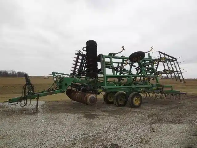 Gallery image 1 for John Deere 726 Mulch Finisher