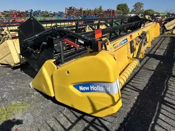 Photo de la Galerie 2 pour 2011 New Holland 740CF Header - Flex