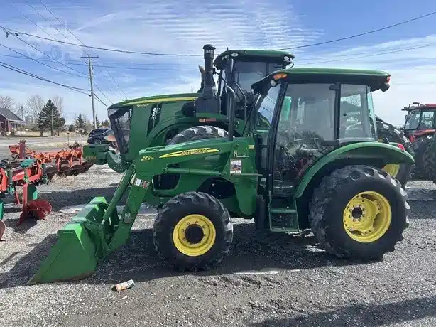 Photo de la Galerie 2 pour 2011 John Deere 5083E Tracteur
