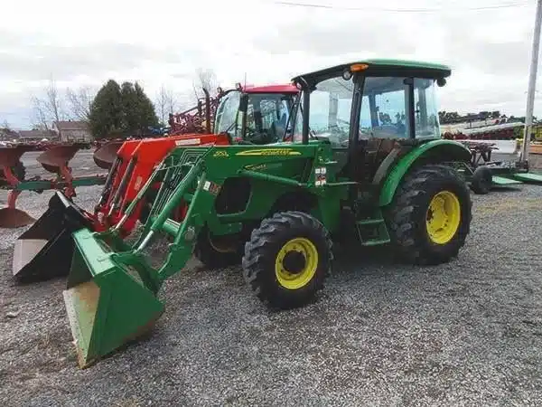 Photo de la Galerie 1 pour 2011 John Deere 5083E Tracteur