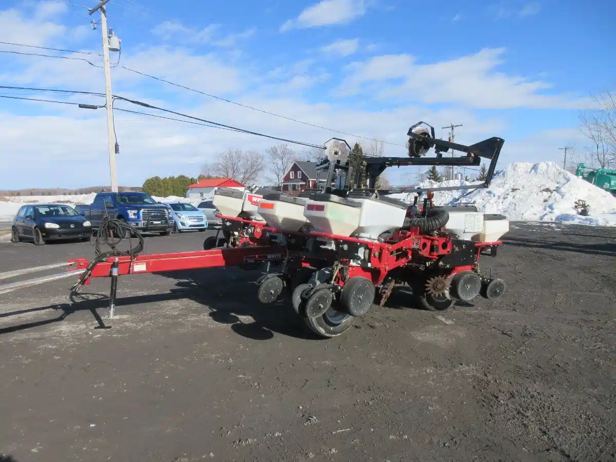 Photo de la Galerie 1 pour Agco White 8200 Planteur