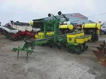 Photo de la Galerie 1 pour John Deere 1770 Planteur