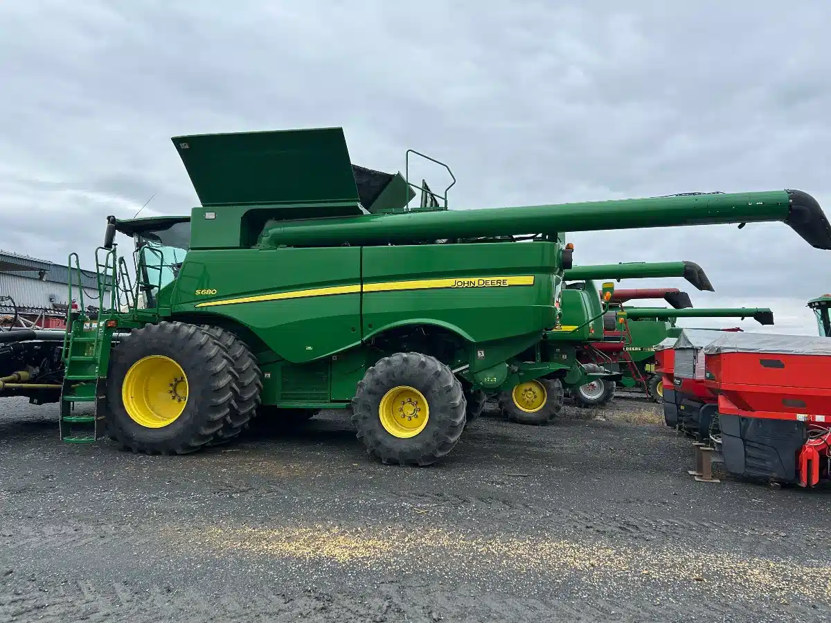 Gallery image 1 for 2014 John Deere S680 Combine