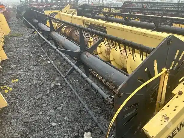 Gallery image 1 for New Holland 973 Header - Auger
