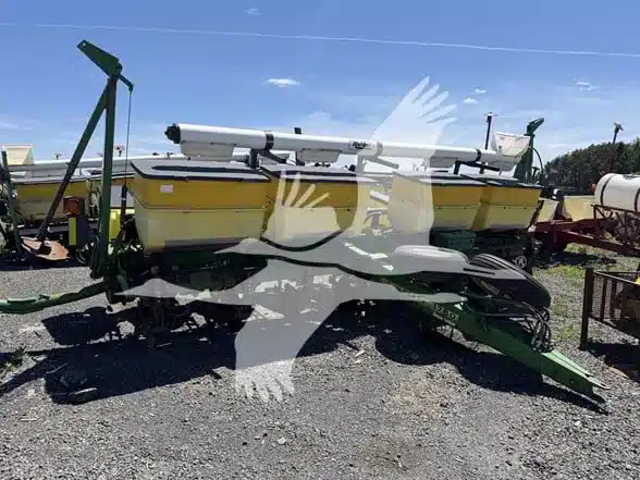 Gallery image 2 for John Deere 1750 Planter