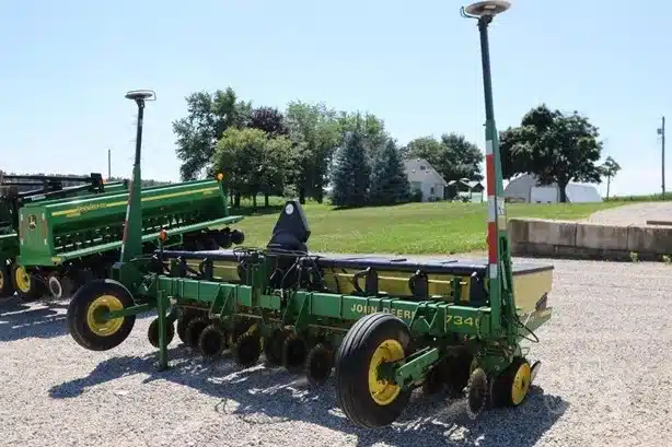 Photo de la Galerie 1 pour John Deere 7340 Planteur