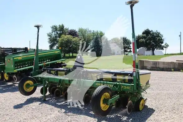 Photo de la Galerie 2 pour John Deere 7340 Planteur