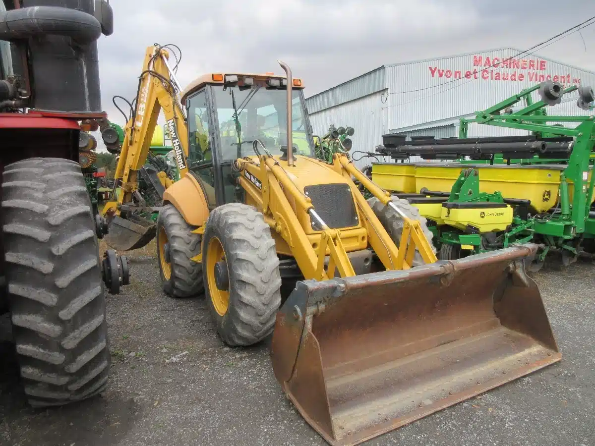 Photo de la Galerie 1 pour 1999 New Holland LB115 Rétrocaveuse
