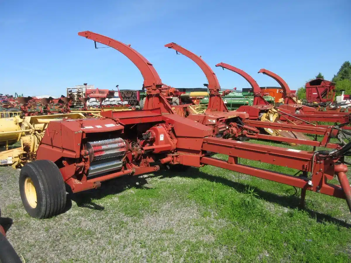 Gallery image 1 for New Holland 900 Forage Harvester