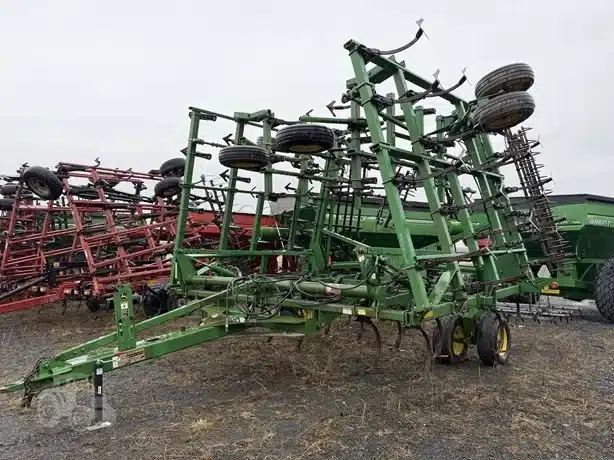 Photo de la Galerie 1 pour John Deere 2210 Cultivateur Sous-soleur
