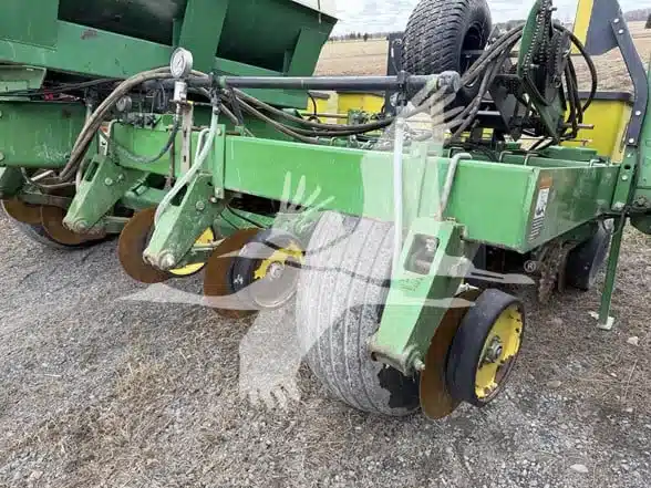 Photo de la Galerie 2 pour John Deere 1780 Planteur