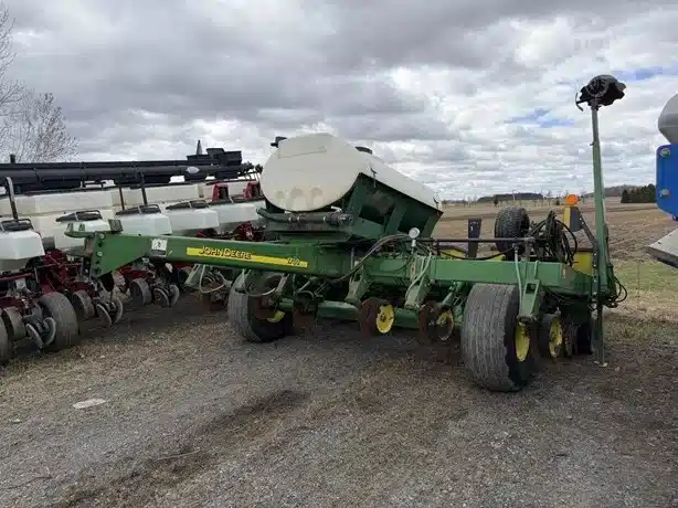 Photo de la Galerie 1 pour John Deere 1780 Planteur