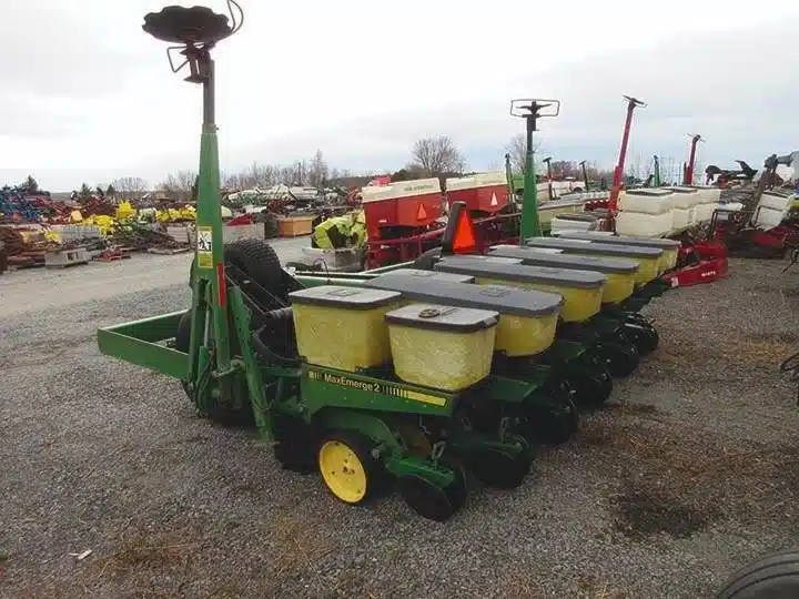 Photo de la Galerie 1 pour John Deere 7240 Planteur